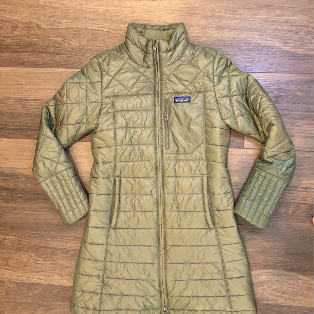 Patagonia Women’s small winter coat.  Olive green. Insulated. Not bulky.